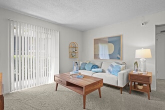 Building Photo - Country Hollow Apartments