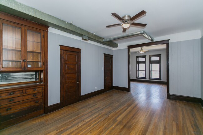 Building Photo - 4157 S Western Ave