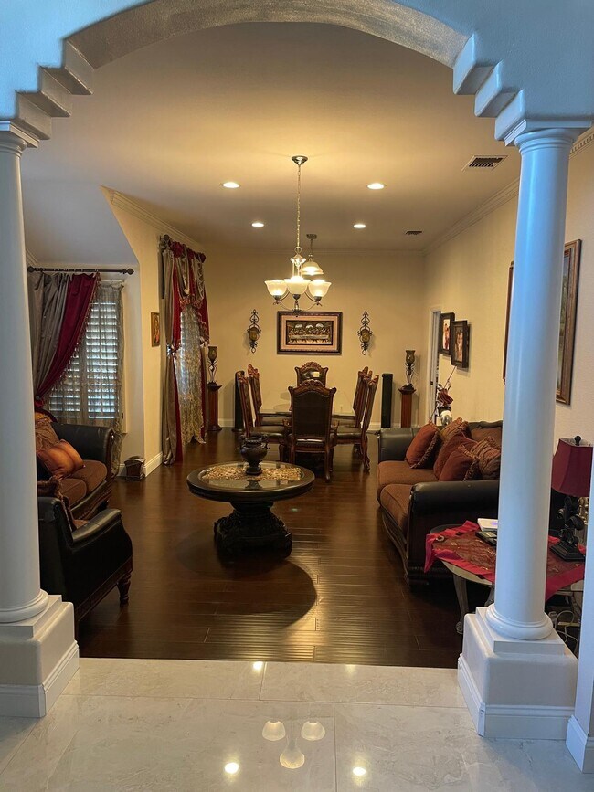 Foto del edificio - 11310 Pinehaven Ave