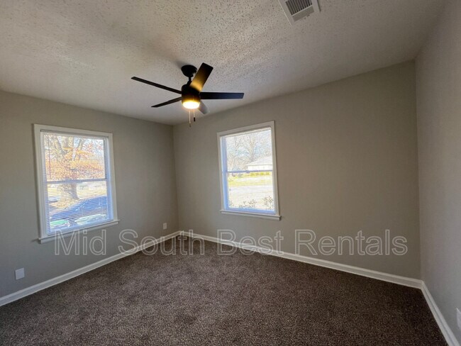 Foto del edificio - 1427 Paullus Ave