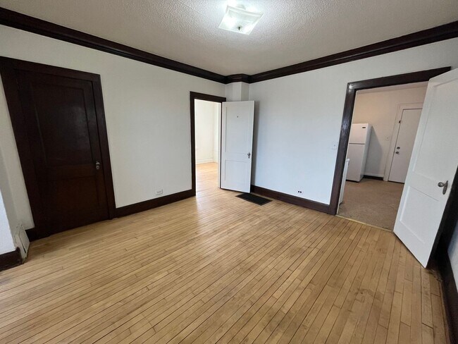 Foto del edificio - 421-423 E 5th St