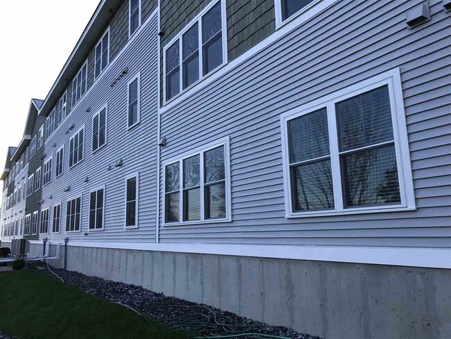 Building Photo - 15 E Ridge Dr