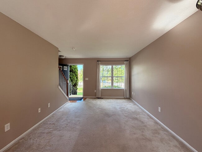 Building Photo - 717 Lazelle Rd
