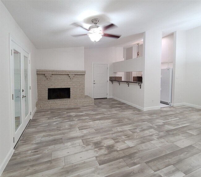 Building Photo - 2425 Augusta Dr