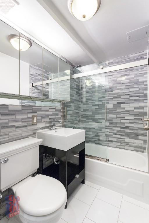 Foto del edificio - 334 E 6th St