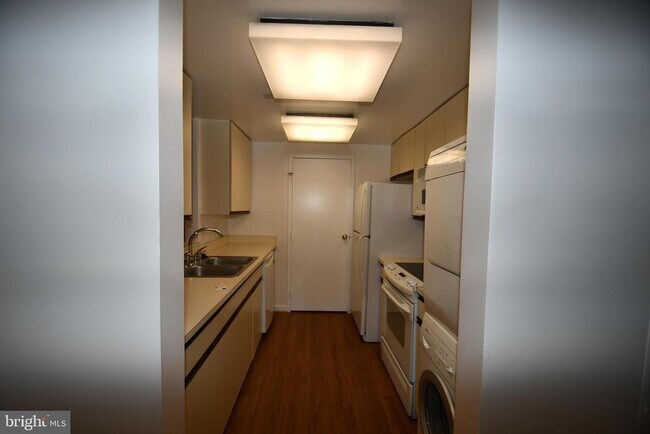 Foto del edificio - 1530 Key Blvd