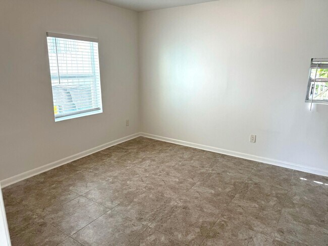 Building Photo - 415 58th St