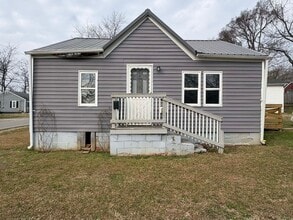 Building Photo - 201 Simmons St