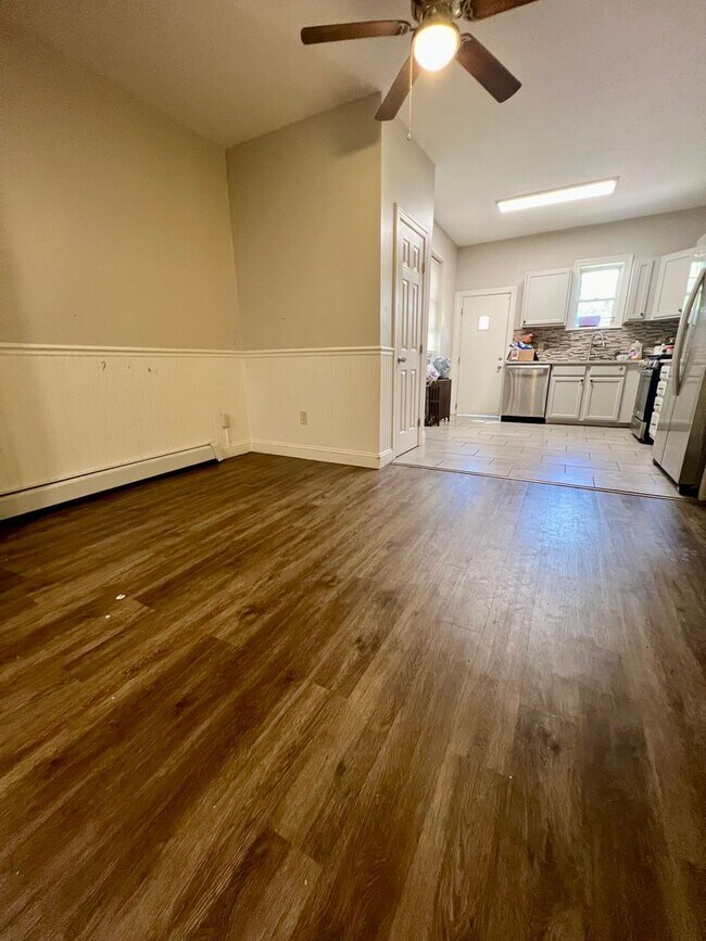 Building Photo - Gorgeous 3-Bedroom Townhome in Cobbs Creek...