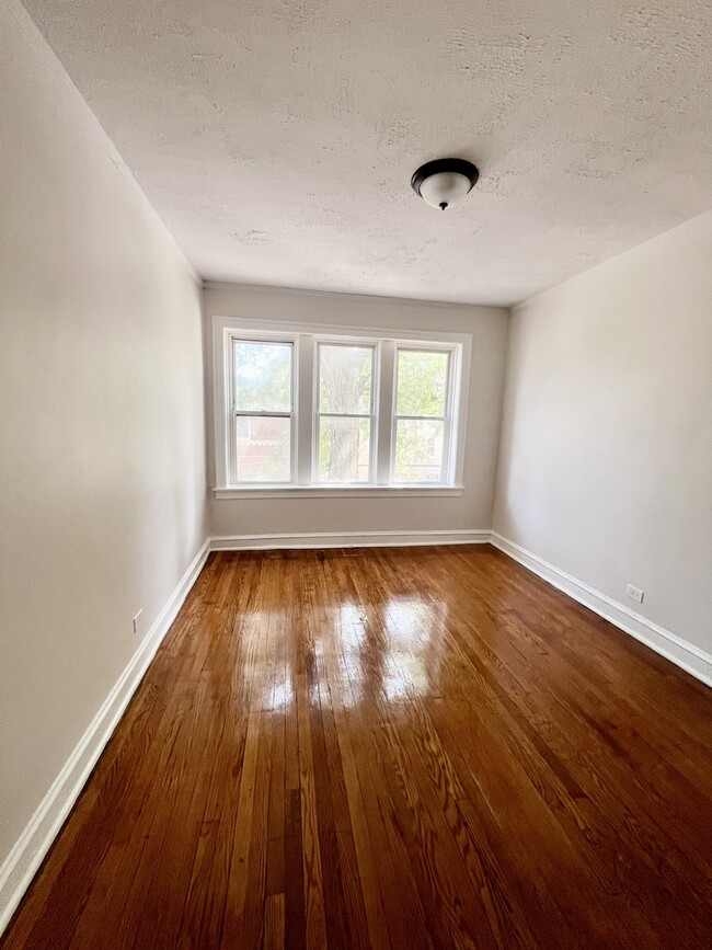 Building Photo - 1154 N Lawndale Ave