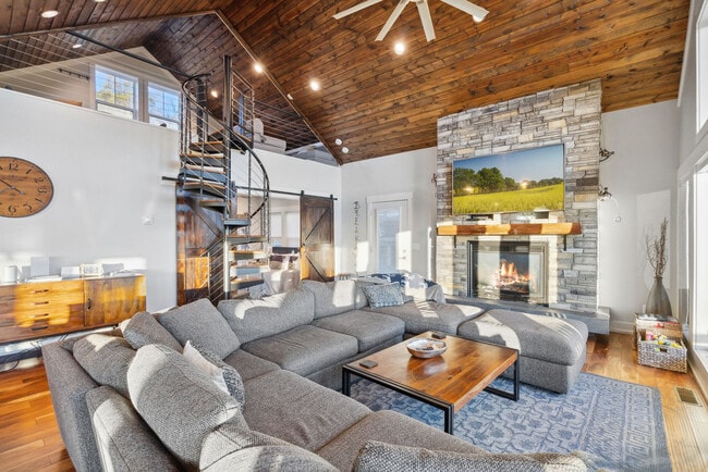 Building Photo - 140 Mystic Ridge Dr