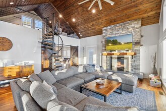 Building Photo - 140 Mystic Ridge Dr