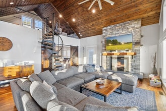 Building Photo - 140 Mystic Ridge Dr