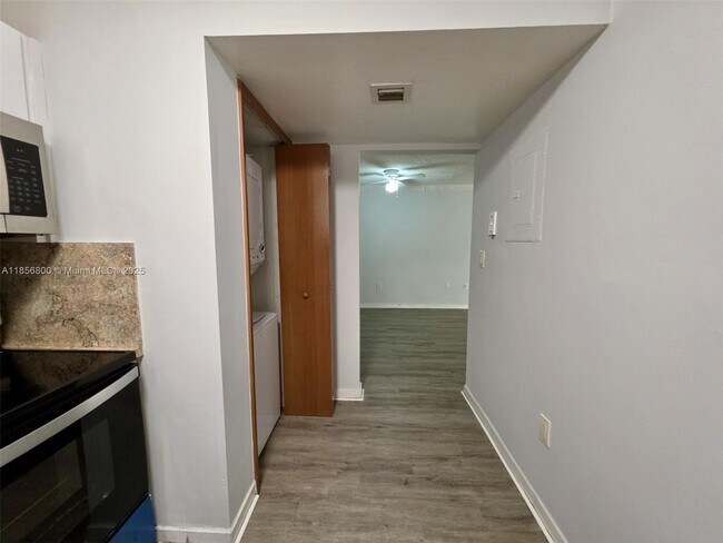 Foto del edificio - 8321 NW 7th St