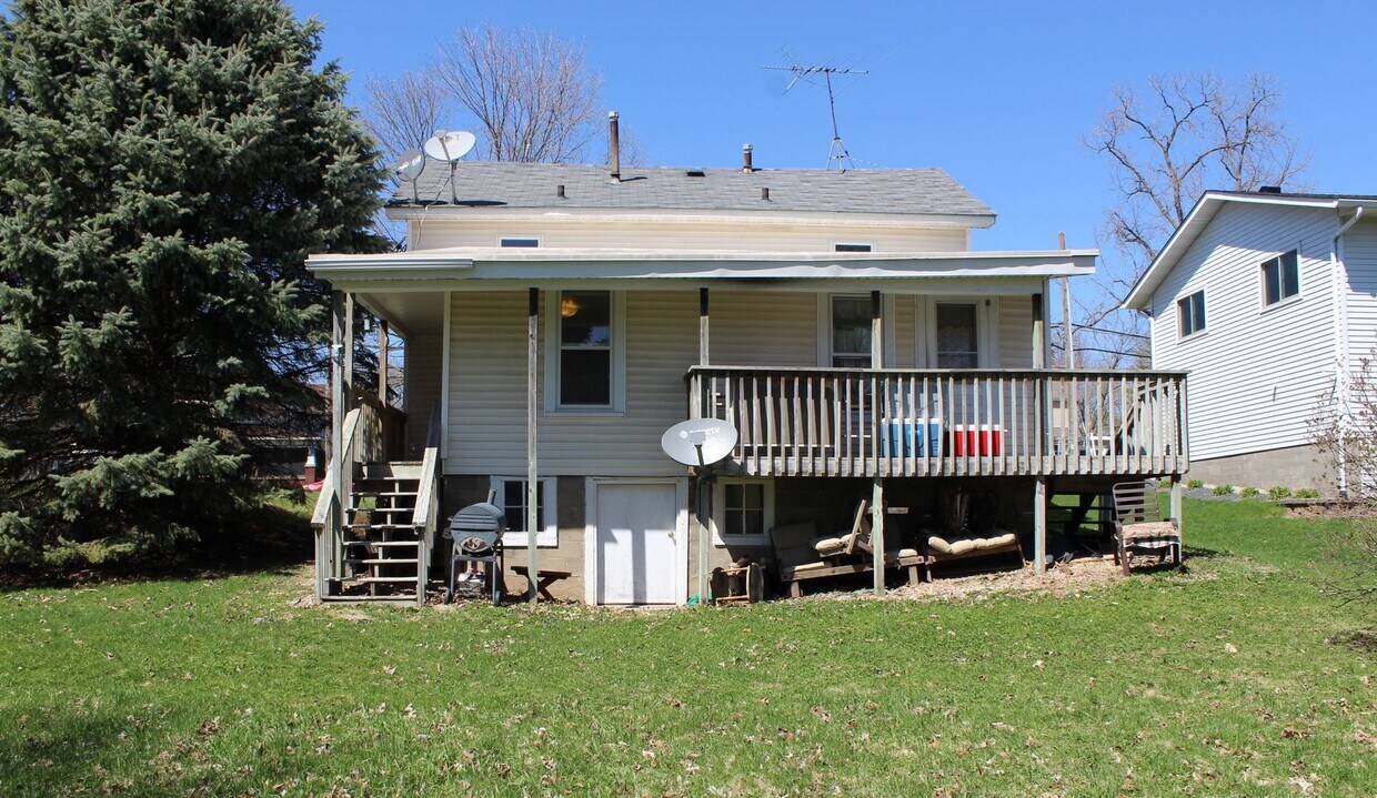 533 W Kinne St, Ellsworth, WI 54011 House Rental in Ellsworth, WI