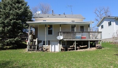 Building Photo - 533 W Kinne St