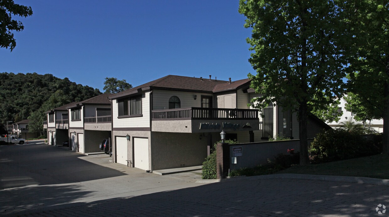 Hillside Village Apartments in Glendora, CA