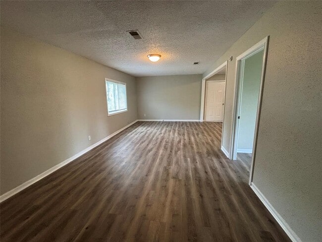 Building Photo - 402 Poplar