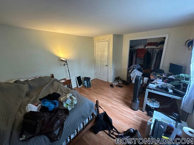 Foto del edificio - 228 W 9th St