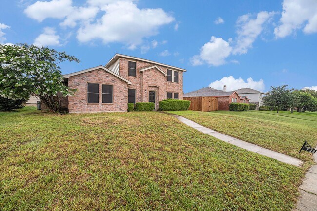 Foto del edificio - Freshly Renovated 2-Story in Cedar Hill