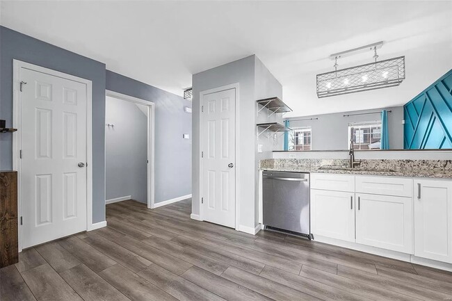 Building Photo - 807 Brookmead Dr