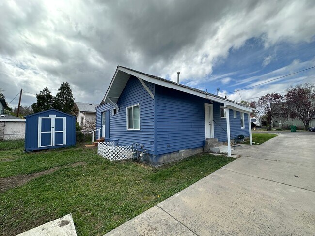 Building Photo - 1670 Portland St