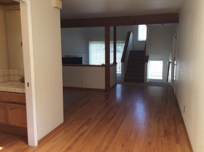 Foto del edificio - Two Story Aptos Home