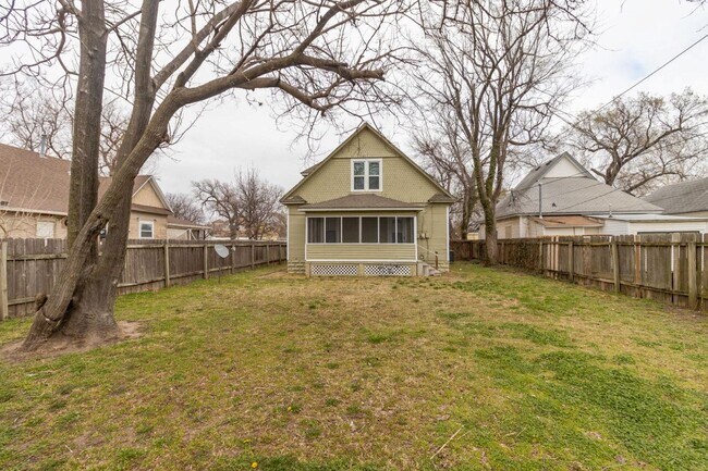 Building Photo - 1219 S Main St