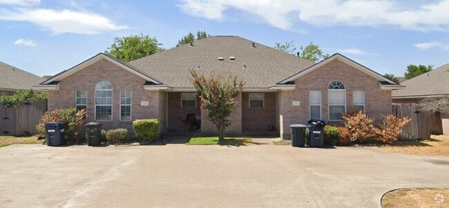 Building Photo - 2312 Axis Ct