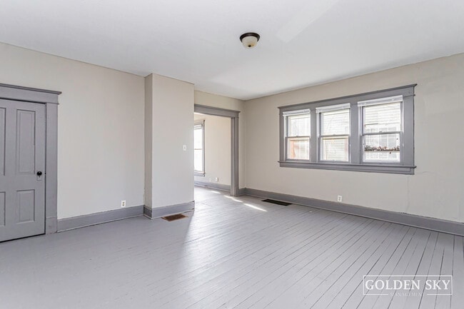 Building Photo - 1114 Mourer St