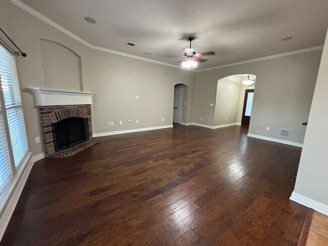 Foto del edificio - 4 BEDROOM IN LEGACY SUBDIVISION