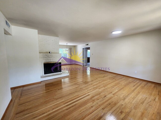 Building Photo - Unique 3 Bed 2 Bath 1,639 Sq. Ft. Arden Ho...