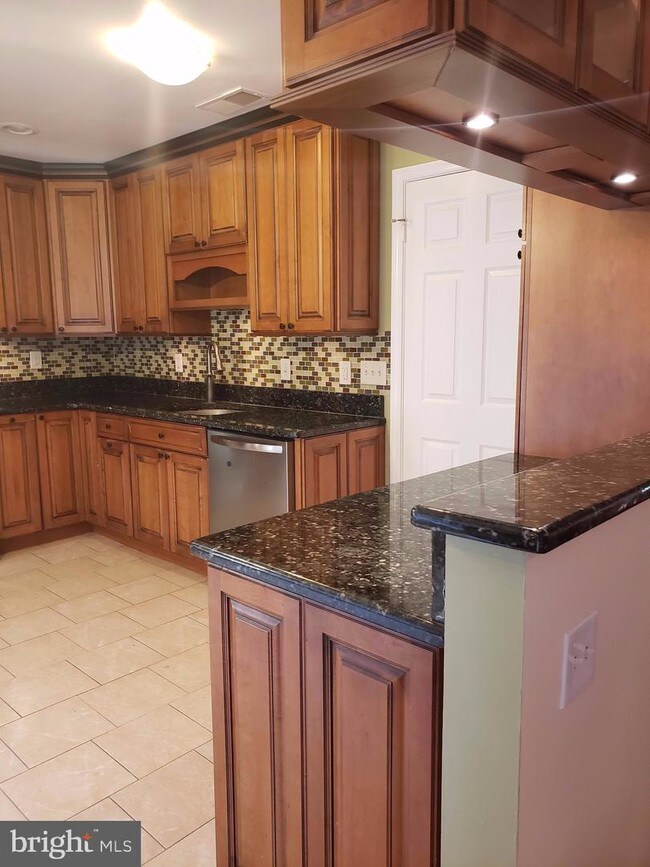 Foto del edificio - 9211 Briary Ln