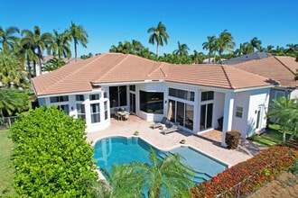 Building Photo - 528 Les Jardin Dr