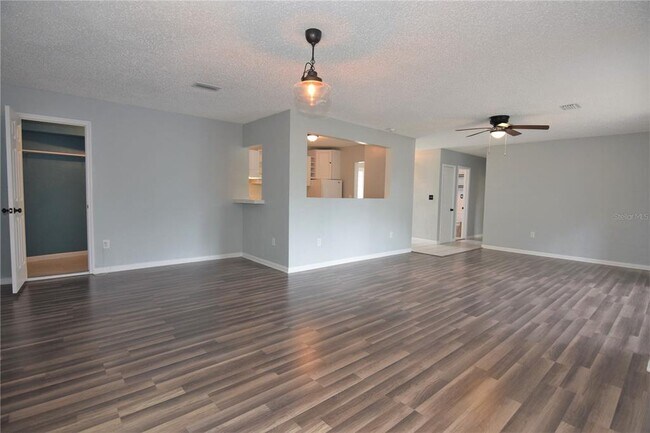 Building Photo - 21572 Edgewater Dr