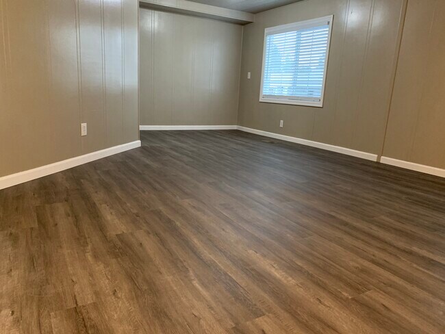 Building Photo - 5541 E Tulare Ave