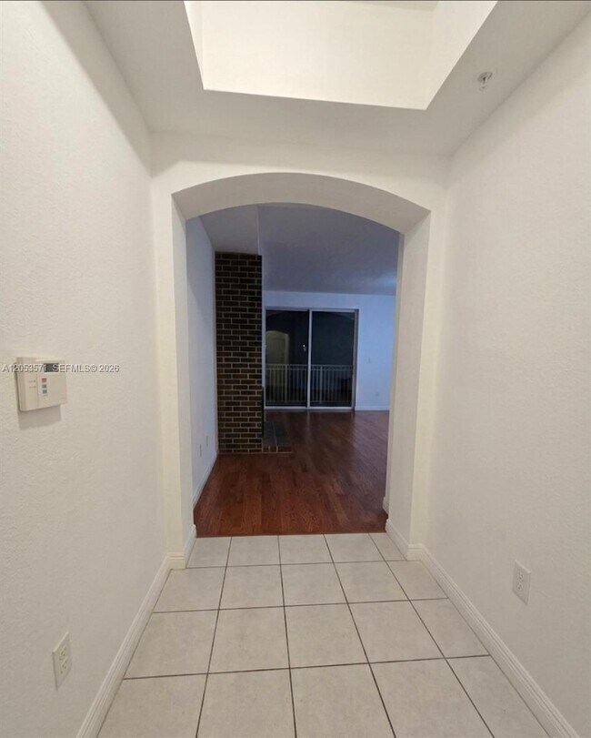 Foto del edificio - 8936 W Flagler St