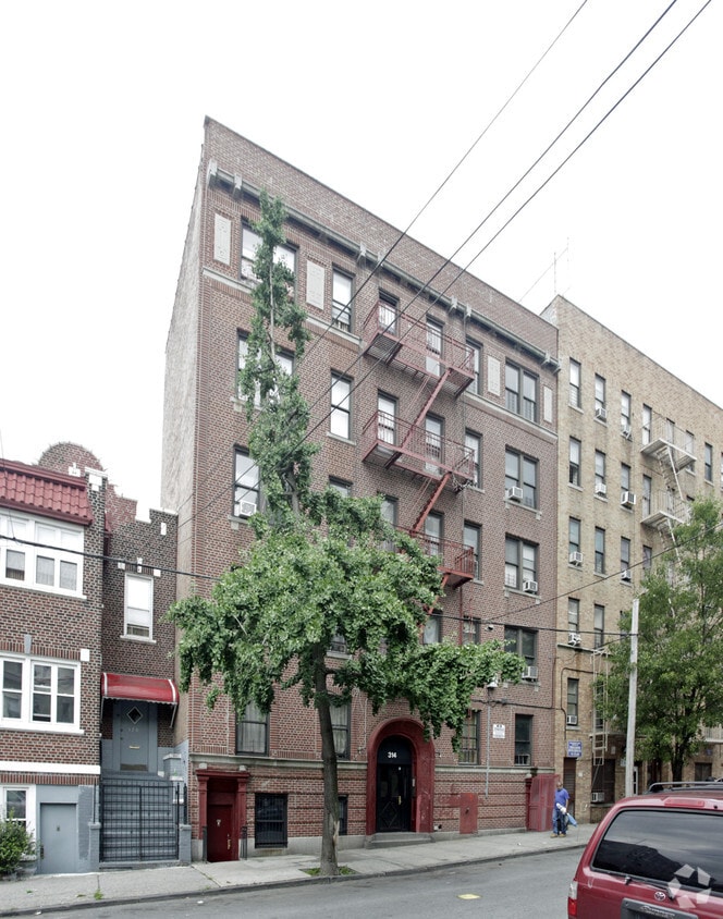 Primary Photo - 314 E 196th St