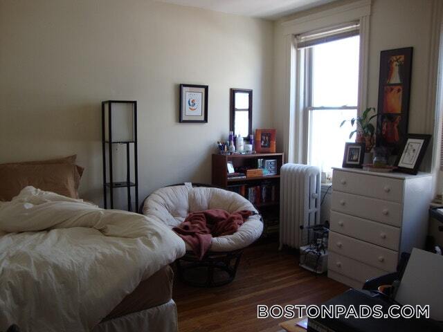 Building Photo - 1203 Boylston St