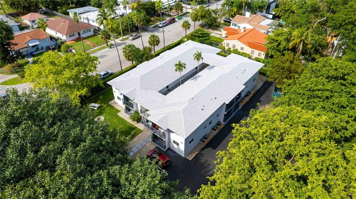 Primary Photo - 465 NE 59th St