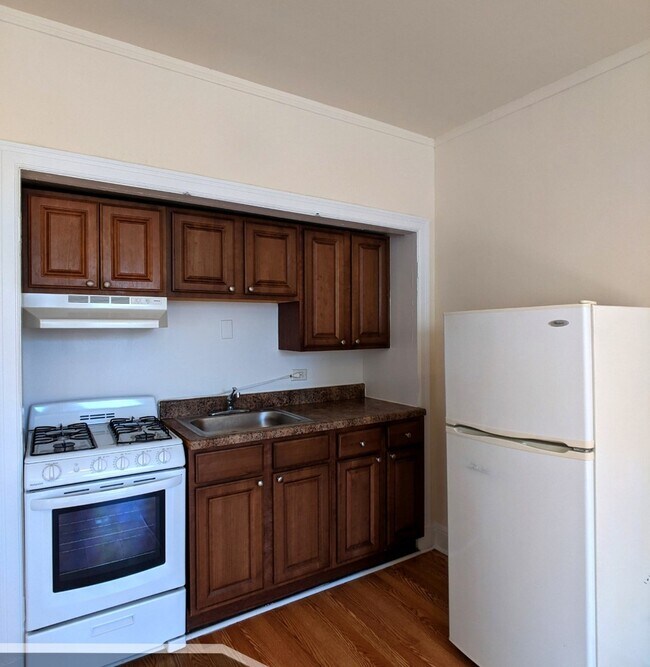 Foto del edificio - 3335 W Diversey Ave