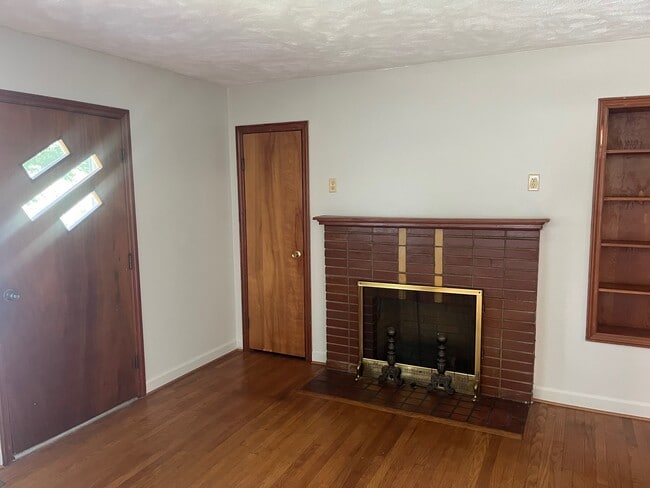 living room - 307 Forest Hills Dr
