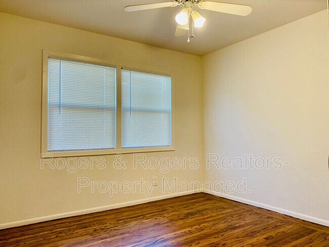 Building Photo - 283 Tyrella Ave