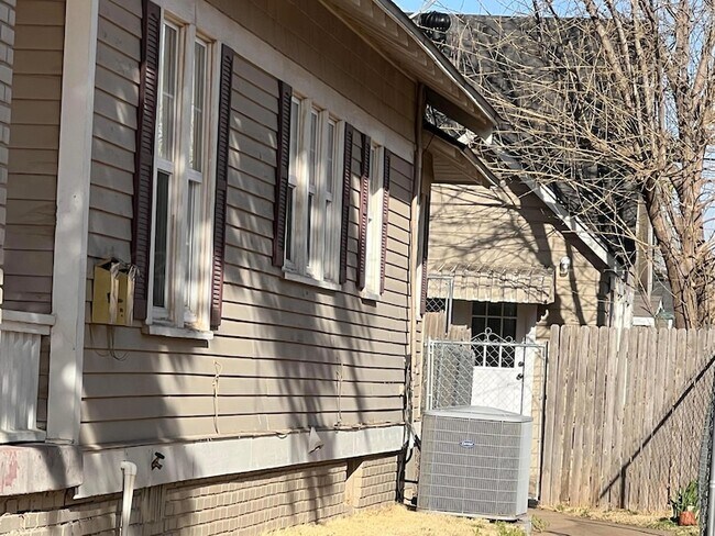 Foto del edificio - 2211 S Polk St