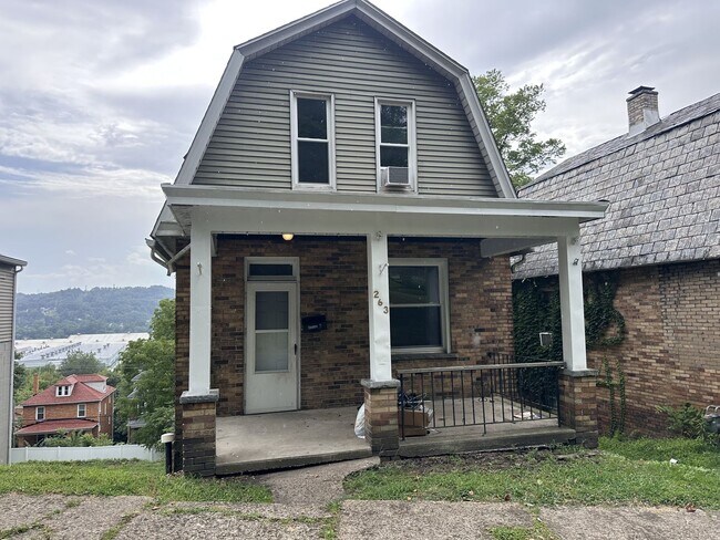 Building Photo - Charming 2-Bedroom Home in Ambridge – Convenient Location!