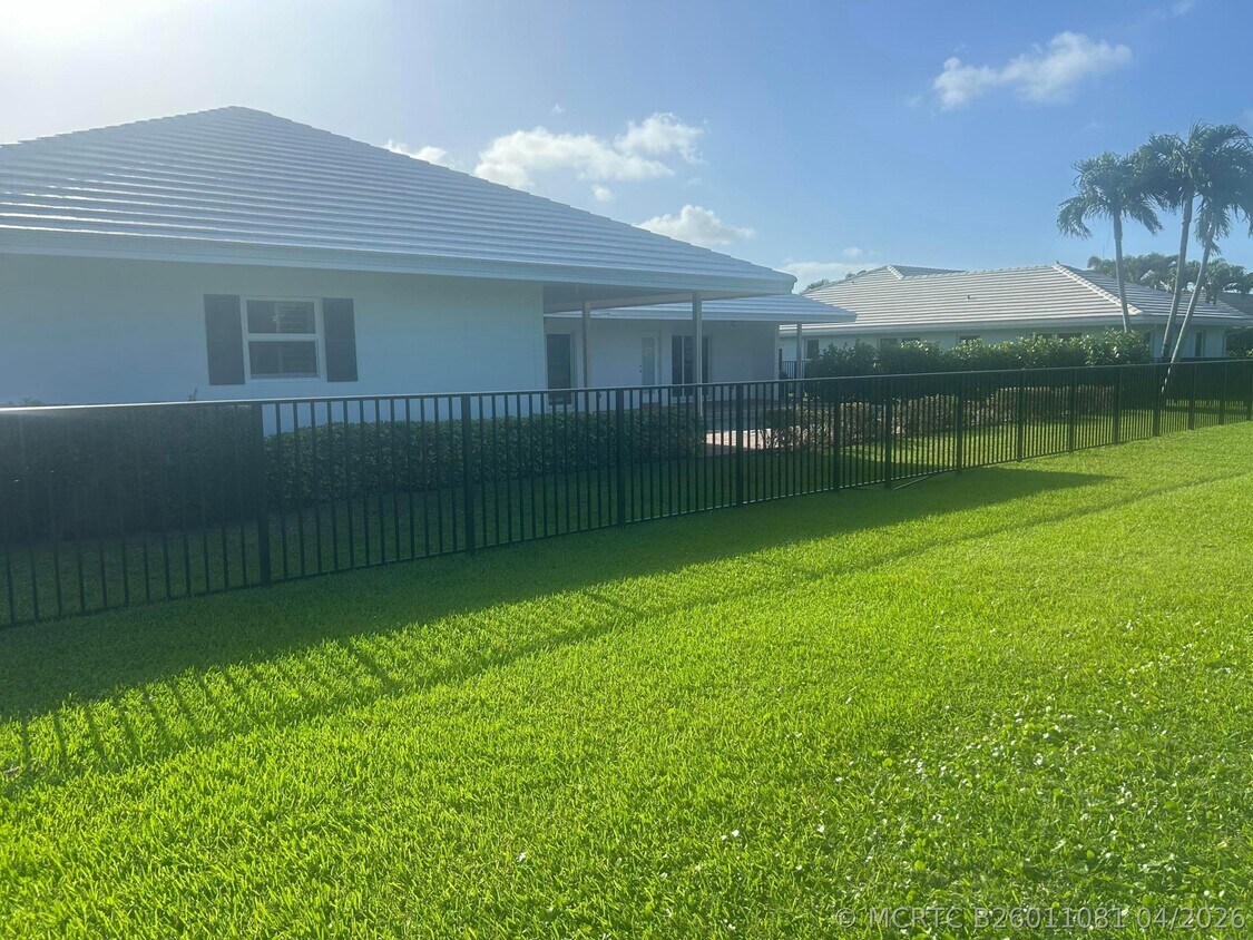 Foto del edificio - 11743 N Lake Dr
