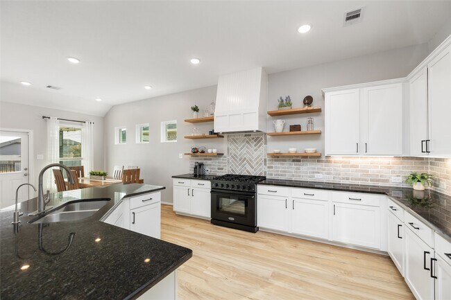 Foto del edificio - 1259 Tilia Crk Ln