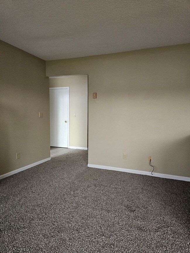 Building Photo - Updated Two Bedroom in Paulding