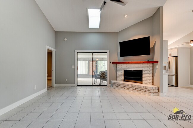 Foto del edificio - 700 Pine Shores Cir