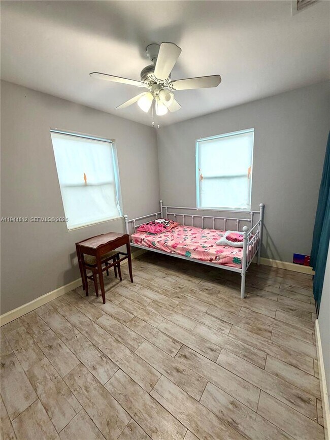 Foto del edificio - 935 Churchill Rd